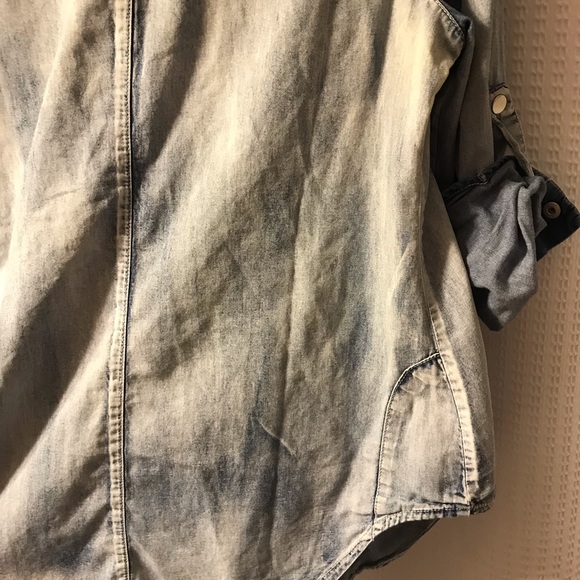 Medium red tulips denim shirt - Picture 6 of 8